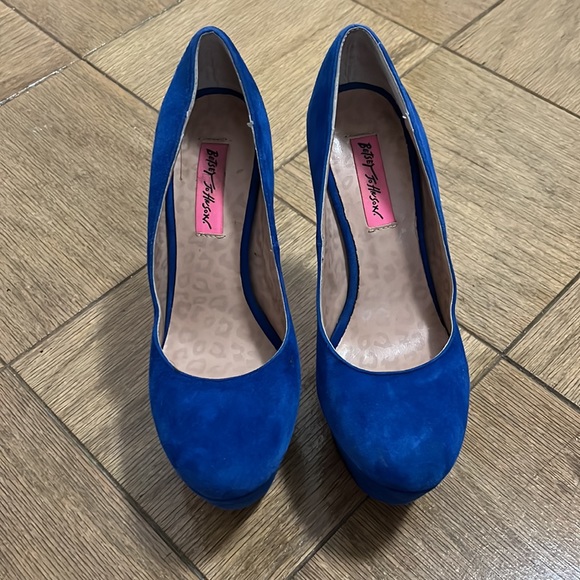 Betsey Johnson Giselle Blue Suede Heels with Hot Pink Sole - Picture 2 of 7